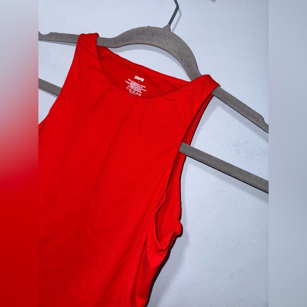 SKIMS Fits Everybody High Neck Bodysuit in the color Poppy Size M EUC - Picture 2 of 8